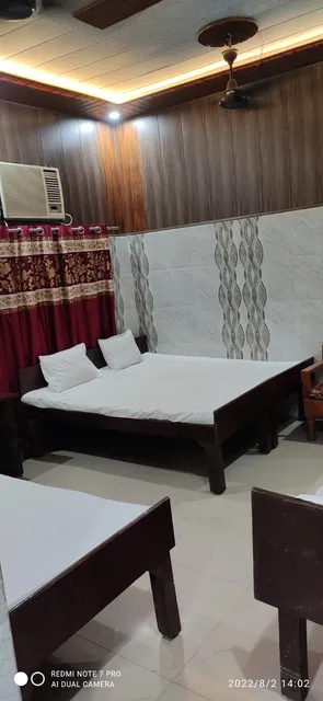 Tripathi Paying Guest House