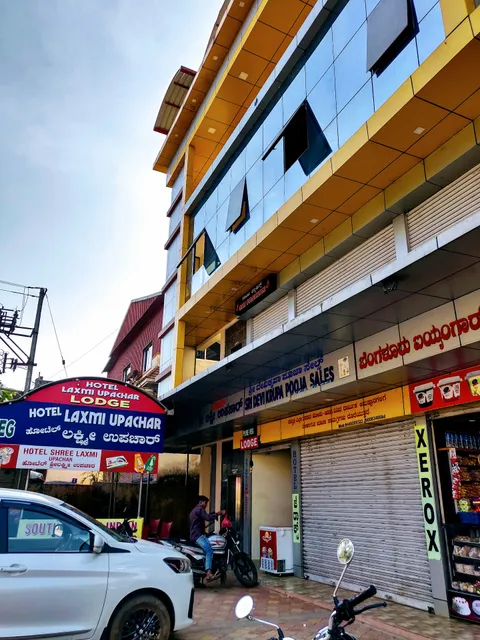 Laxmi Bar & Restaurant, Garden service Party Hall