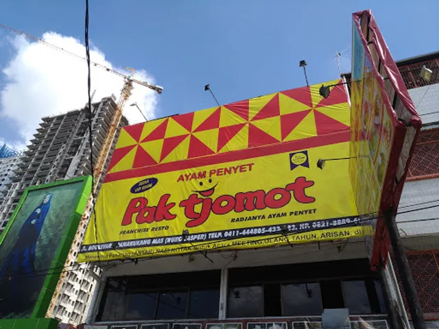Ayam Penyet Pak Tjomot (Boulevard)