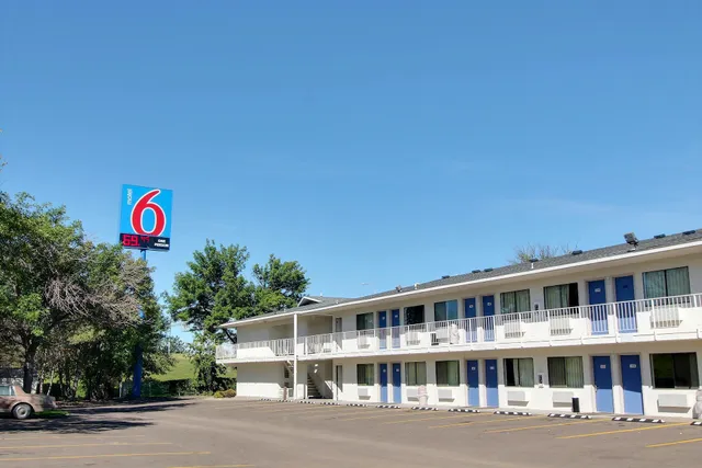 Motel 6 Bismarck, ND