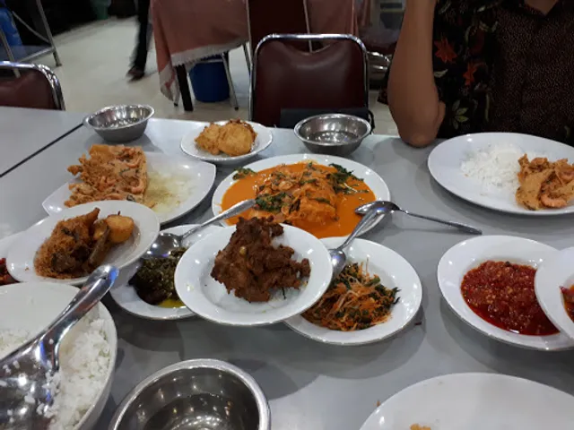 RUMAH MAKAN KELUARGA