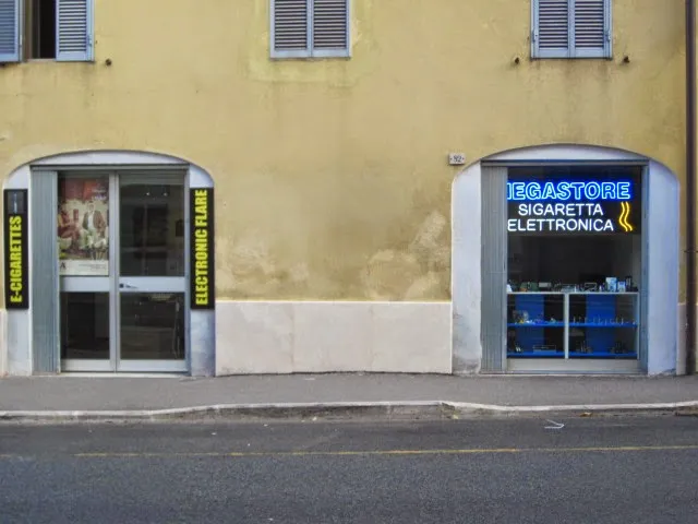 Electronic Flare Megastore of Electronic Cigarette