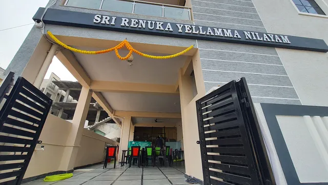 SRI LAKSHMI DELUXE MEN'S HOSTEL