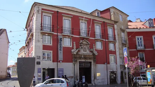 Alface Hall Hostel & Bar