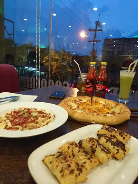 Pizza Hut Restoran - Royal Plaza Surabaya