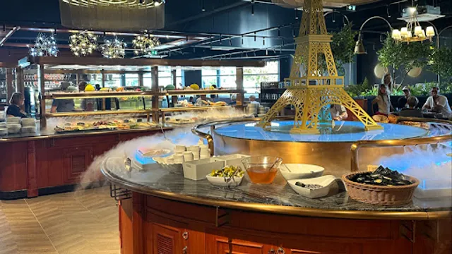 Le Grand Buffet - Saint Saturnin