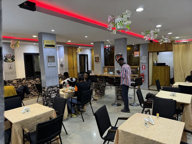 Crusty Chris Fast-Food & Restaurant