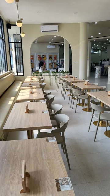 Loffee Coffee & Eatery