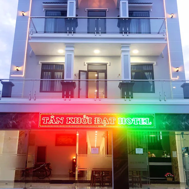 HOTEL TÂN KHỞI ĐẠT