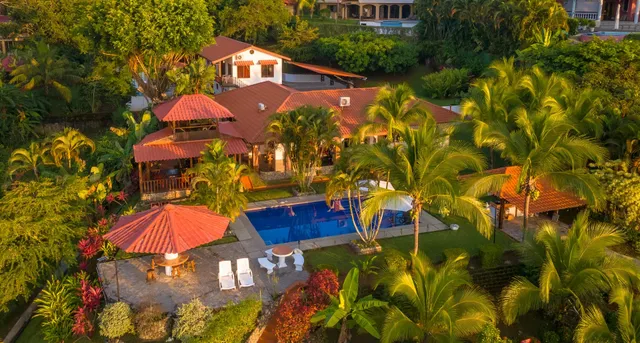 Iguana Apartmentos and Estate