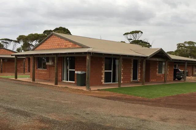 Wave Rock Resort, Lake Magic