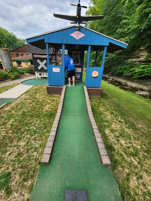 Kniess' Miniature Golf