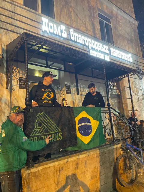 ДомЪ благородныхЪ напитковЪ ПодЪезд №1