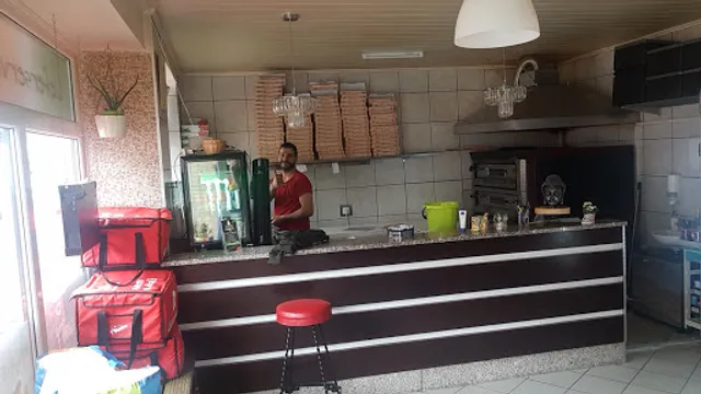 Pizza am Denkmal