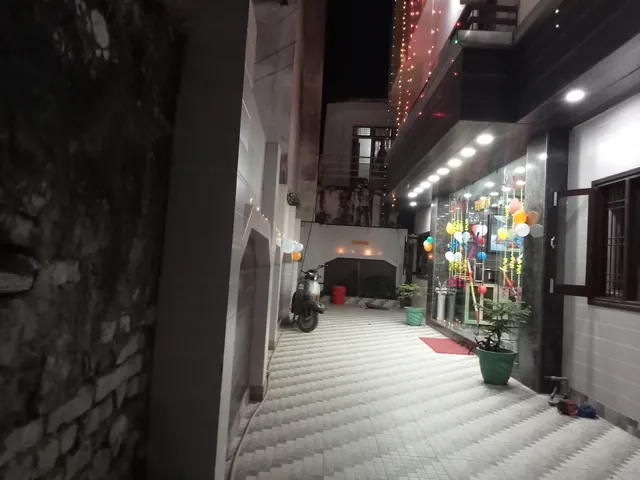 Hotel Shree Radha niwas upper bazar katra