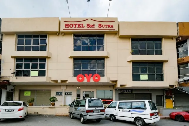 OYO 89968 Sri Sutra Hotel