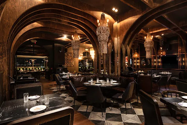 Colmillo Arboleda | Booking Here