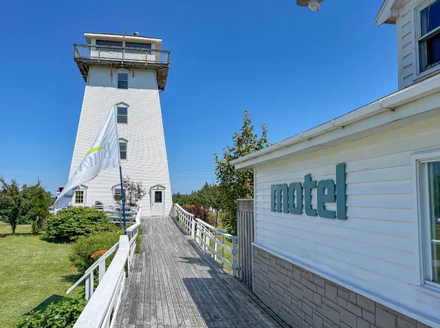 Baywatch Lighthouse and Cottages