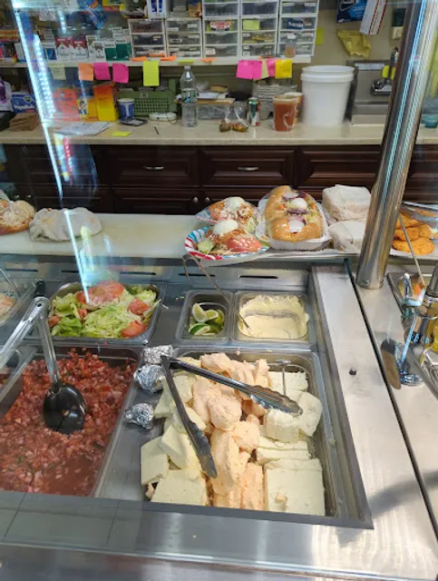 Deli El Salvadoreño