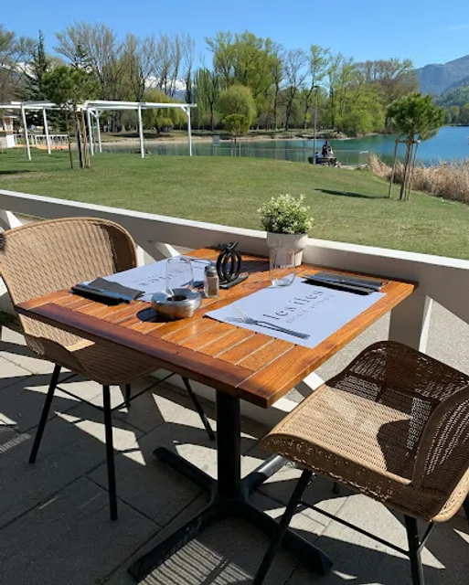 Les Îles Restaurant Lounge Bar