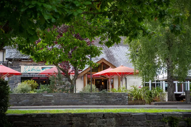 Waterloo Hotel & Lodge