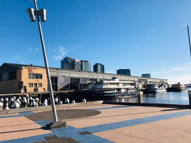 Central Pier/Harbour Esp