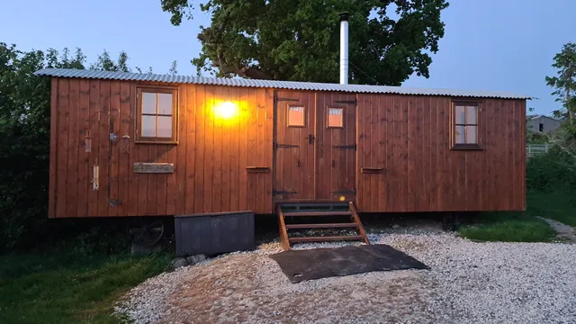 Moonfleet Farm Campsite, Shepherds' Huts & Holiday Cottage