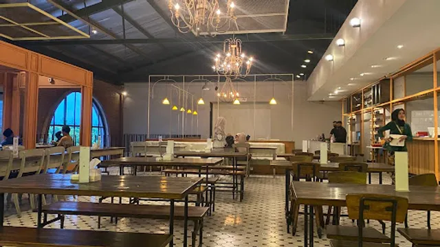 GiggleBox - Buah Batu Bandung