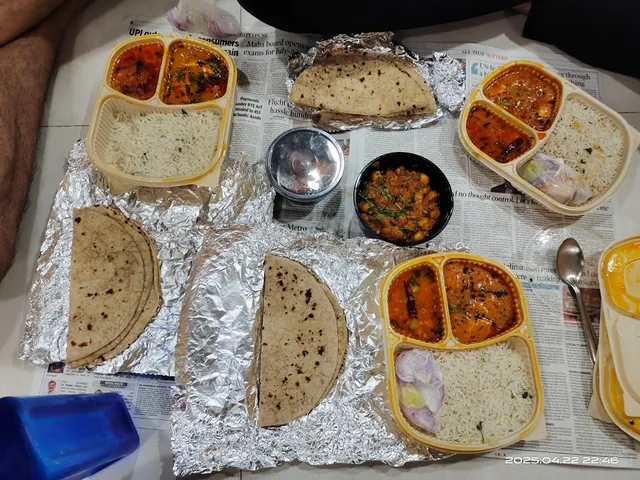 Hotel Aanand : Aanand Resto