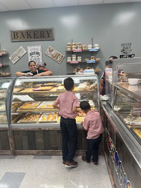 Guaterriqueña Bakery