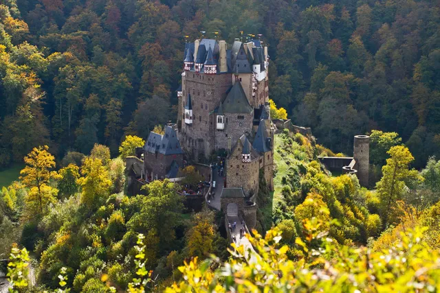 Landhaus vor Burg Eltz