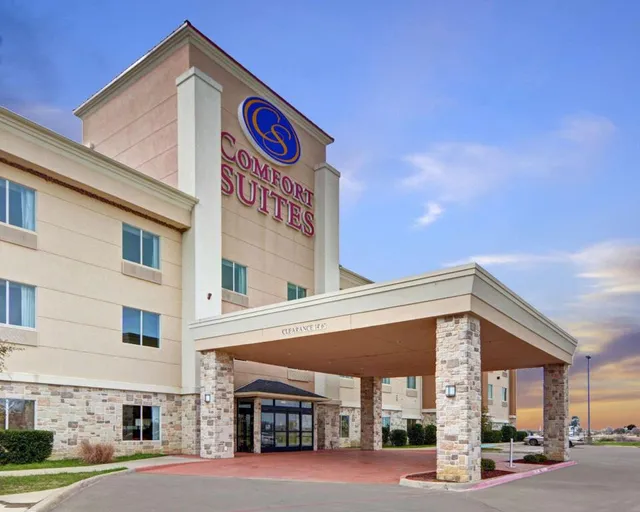 Quality Suites Near Cedar Creek Lake