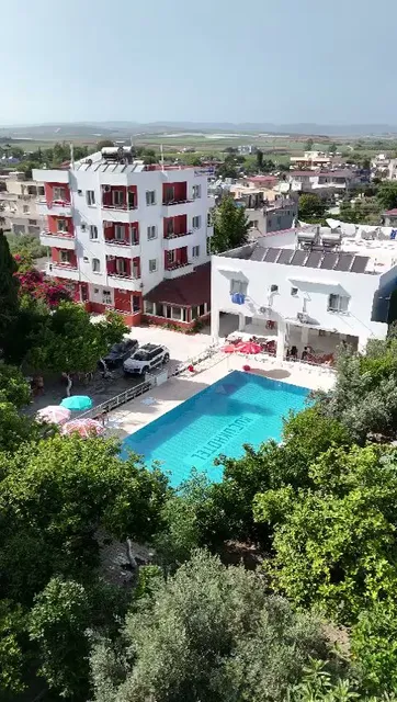 Küçük Aile Pansiyonu (Havuzlu Pansiyon)