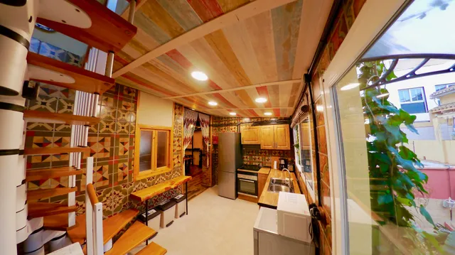 Old Fisherman's House in Malvarrosa Beach