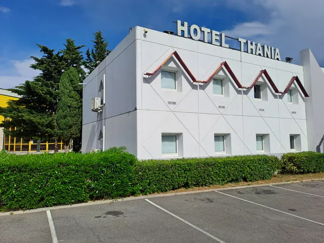 Hotel Thania