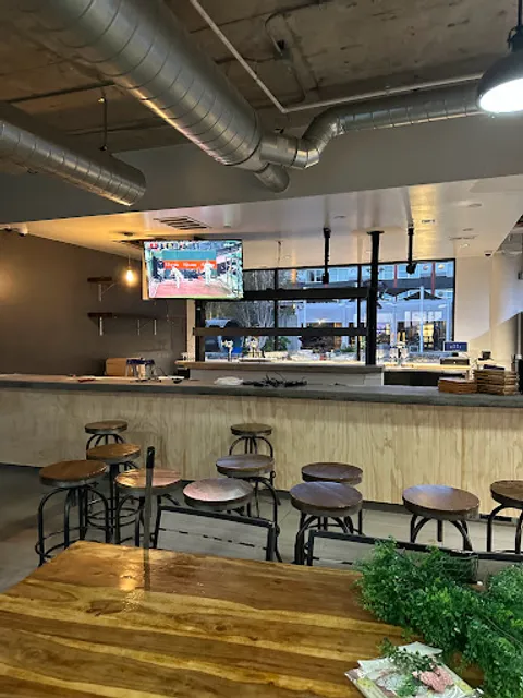 THE SOCIALITE KITCHEN & BREWERY- Fisherman's Wharf- SFO