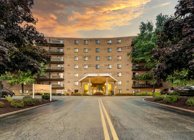 The Flats at Fox Hill Apartments