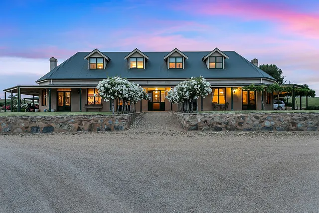 Abbotsford Country House