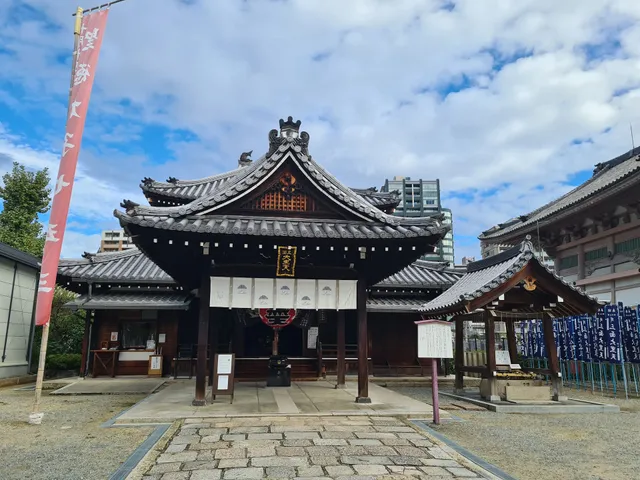 Shitennoji Ishinotorii (Stone Torii Gate)
