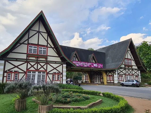 Casa de Campos Capivari House