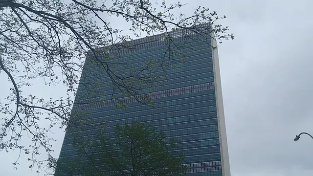 E 42nd St & 1st Ave - United Nations