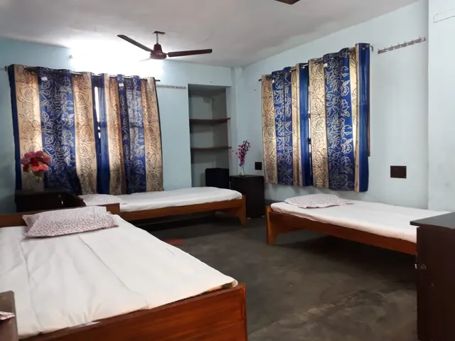 Pushpak Guest House