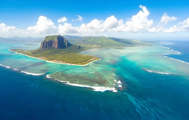 Underwater Waterfall Mauritius with LagoonFLIGHT