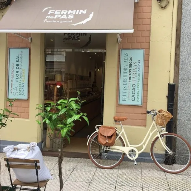 Fermín de Pas, tienda a granel