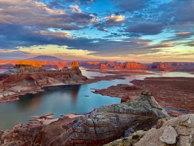 Lake Powell Scenic Tours