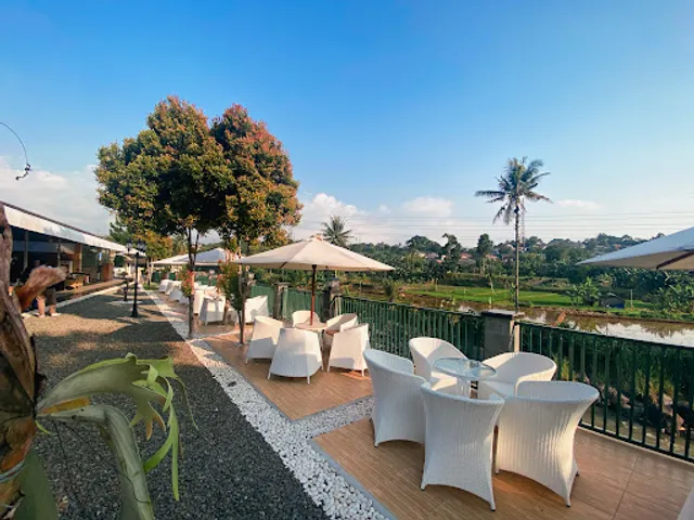 Pinggir Kali | Coffee & Brunch (Pet Friendly )