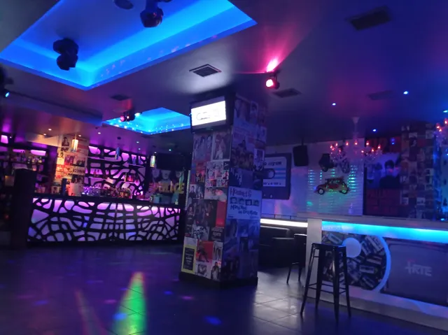 LA CHICA DE AYER (Bar Musical)