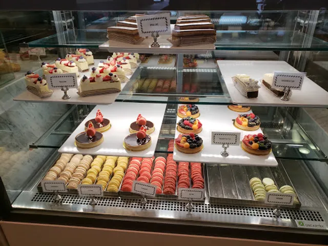 Bakery Lorraine at the Rim