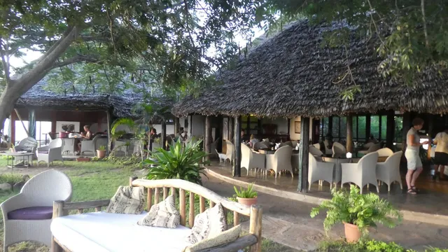 Zomeni Lion Hill Safari Lodge