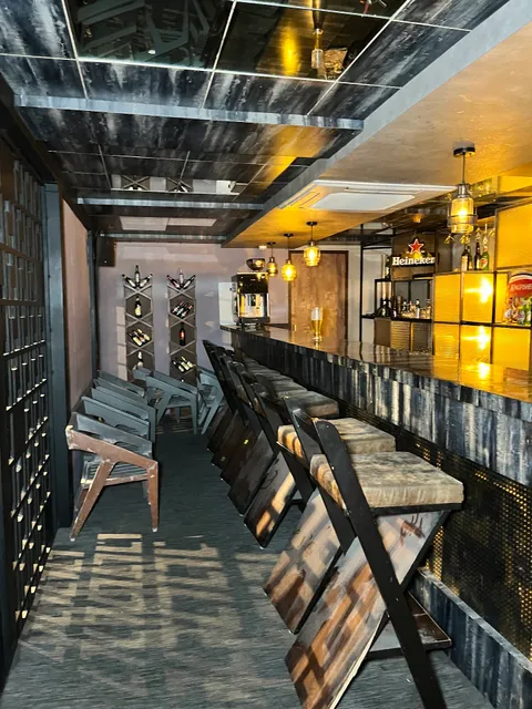 Rootage Restaurant And Lounge